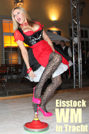 Park Café München - 3. Angermaier Eisstock-WM in Tracht. Davorka, Michalea Grauke und Nicola Belke sorgten für heiße Stimmung (Foto: Martin Schmitz)